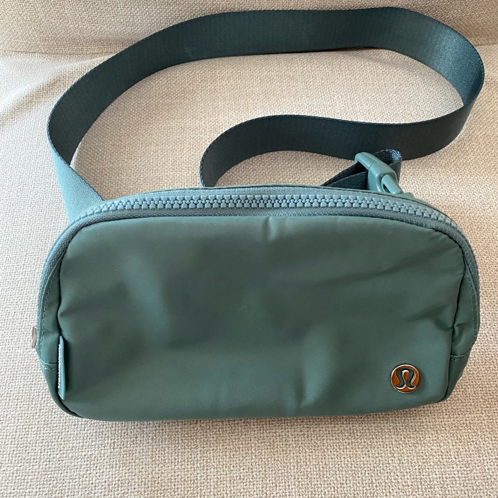 lululemon everywhere belt bag
